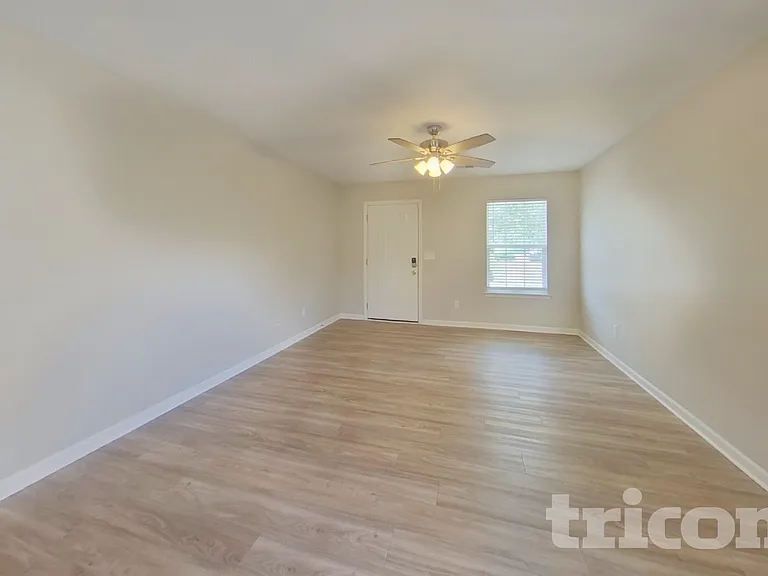 430 Grand National Ln — Photo 2