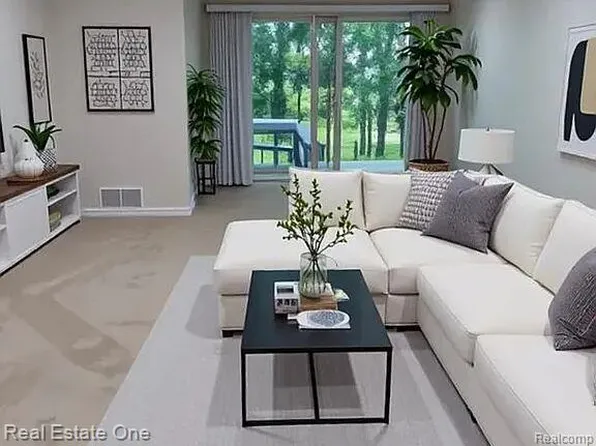 650 East St, Northville, MI 48167