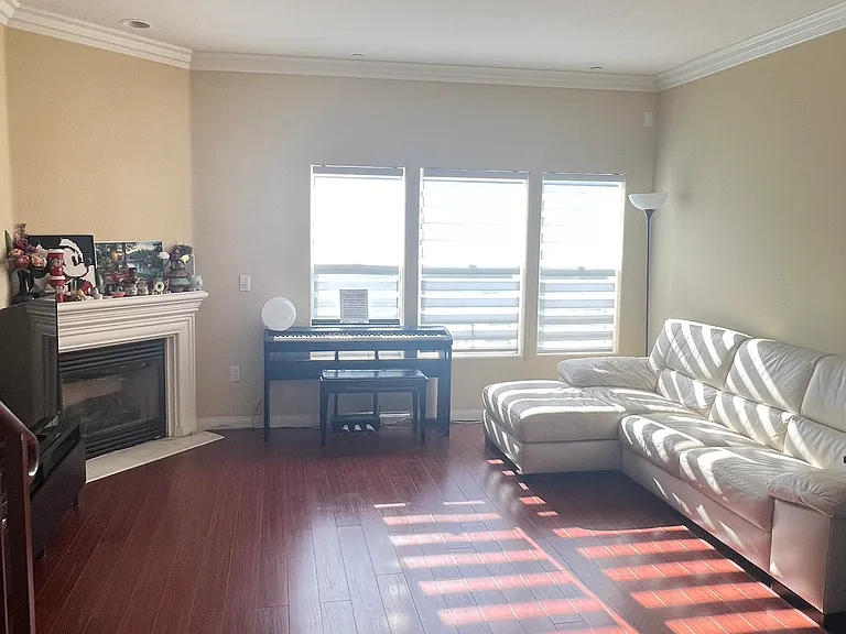 12010 Magnolia Blvd #111 — Photo 4
