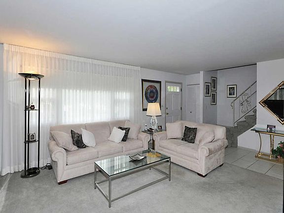2nd image of 7140 Carol Ct