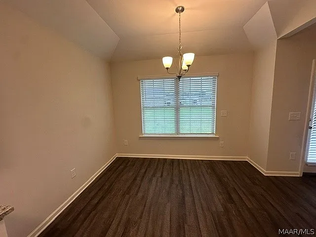 444 Country Club Dr — Photo 11