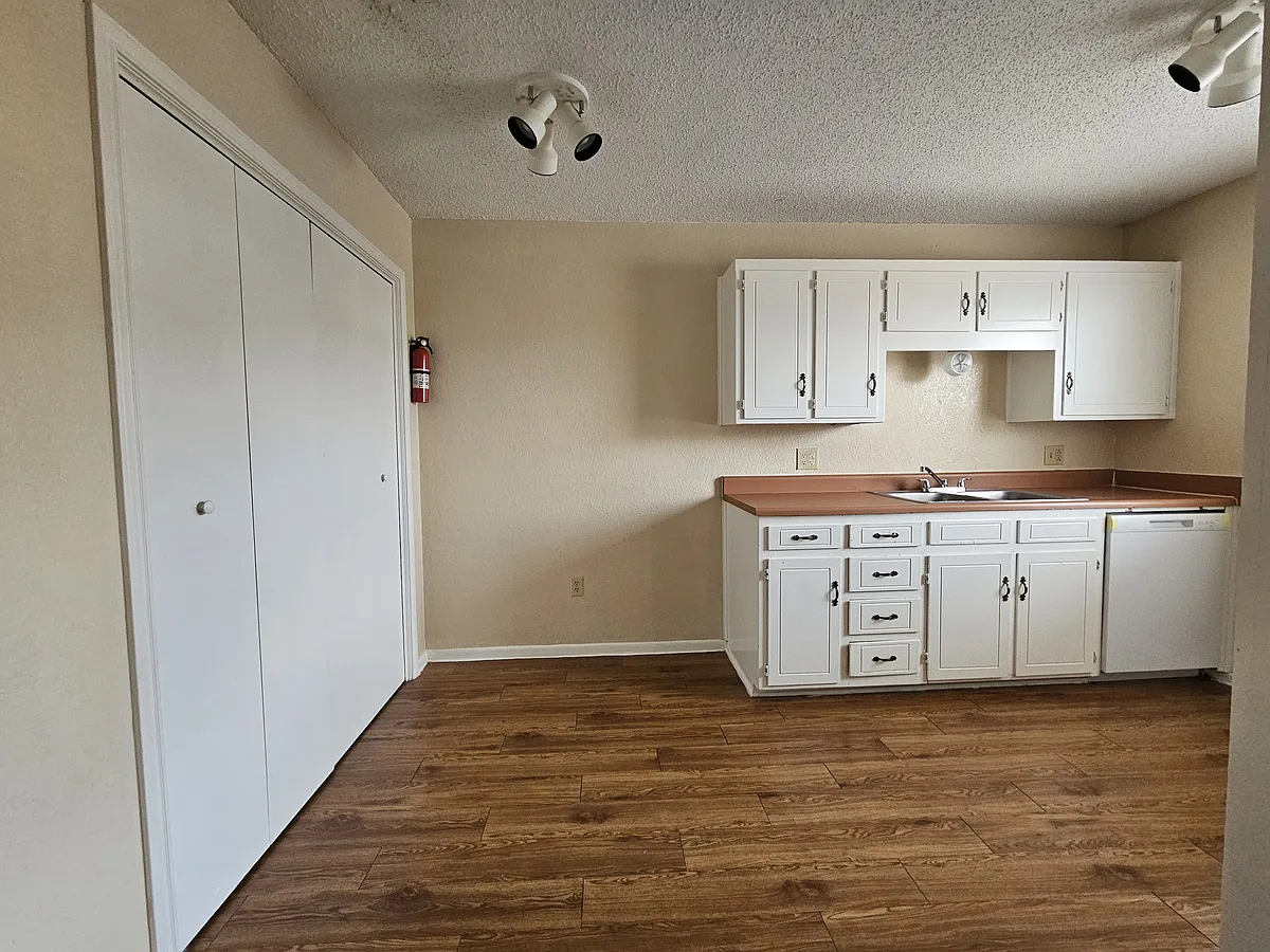 Building Photo - 306 Erby Ave #C