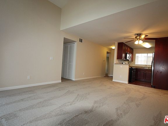 4th image of 5550 Owensmouth Ave APT 305