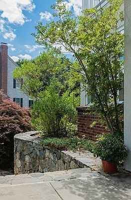4th image of 90 Essex Heights Dr