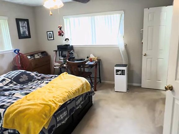 3rd image of 213 Oak Hollow St
