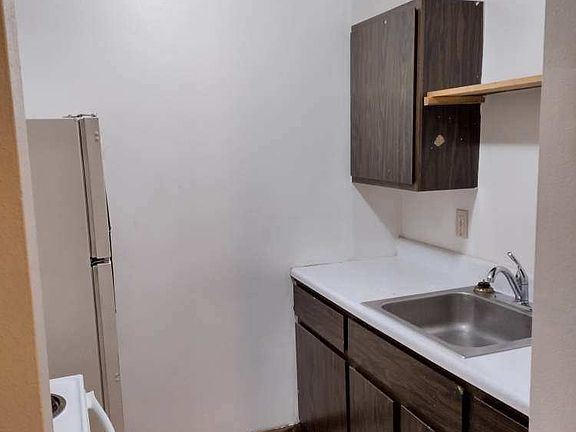 3rd image of 414 Mill St #13