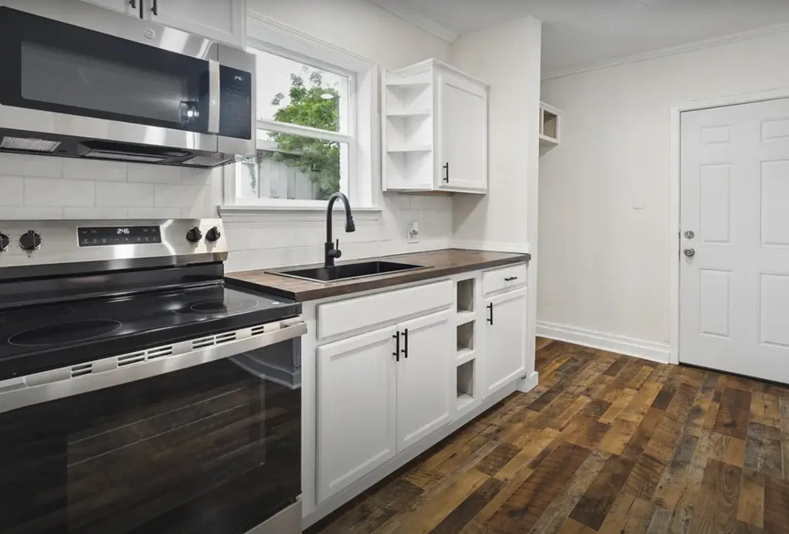 2 bed, 1100 sqft, $1,200 — Photo 3