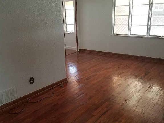 5th image of 326 Grace Ave