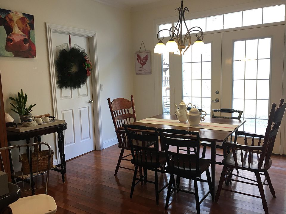 Eat-In Kitchen Area