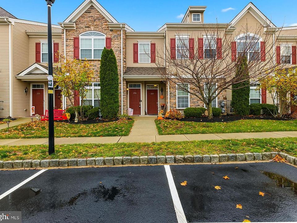 1st image of 206 Raphael Ct