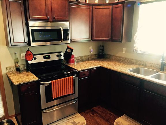 3rd image of 860 Cherub Pl E