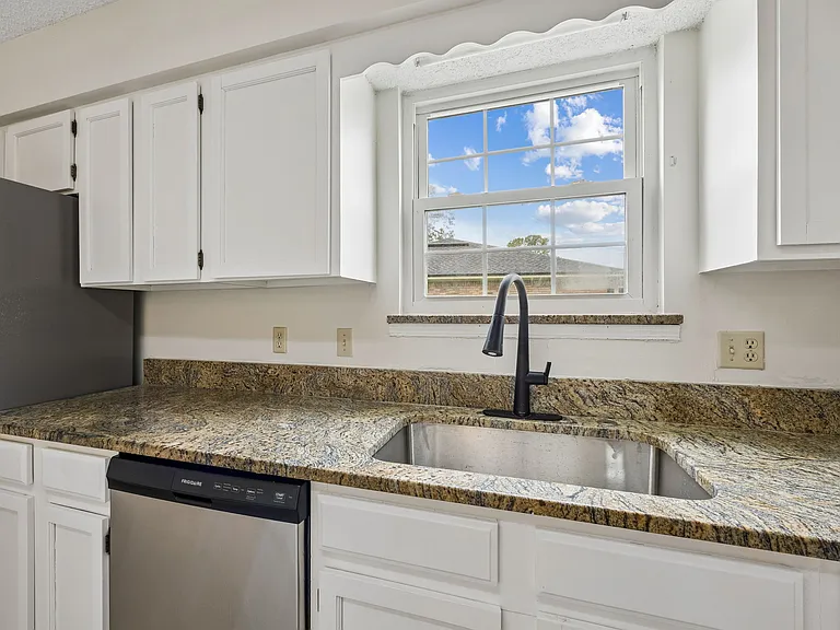 11018 Reading Rd — Photo 10