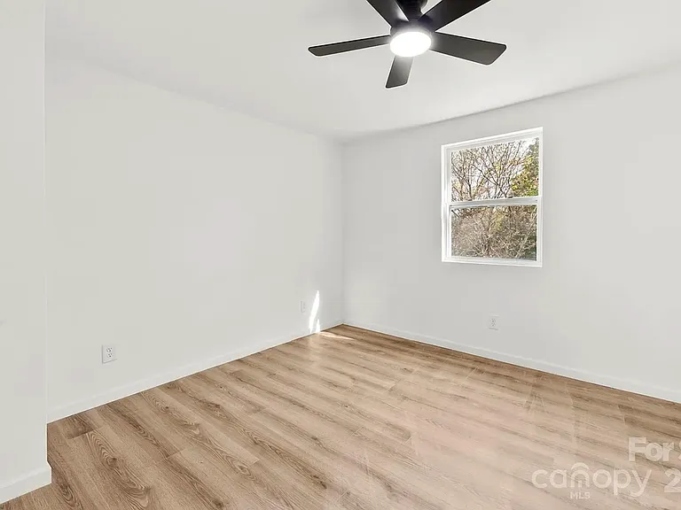 300 Cherry St — Photo 8