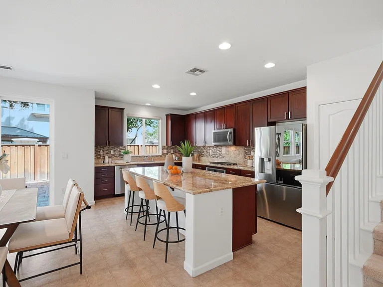 1439 Shore Dr — Photo 6