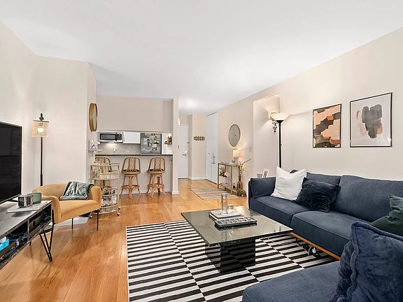 3rd image of 2250 Broadway APT 4D