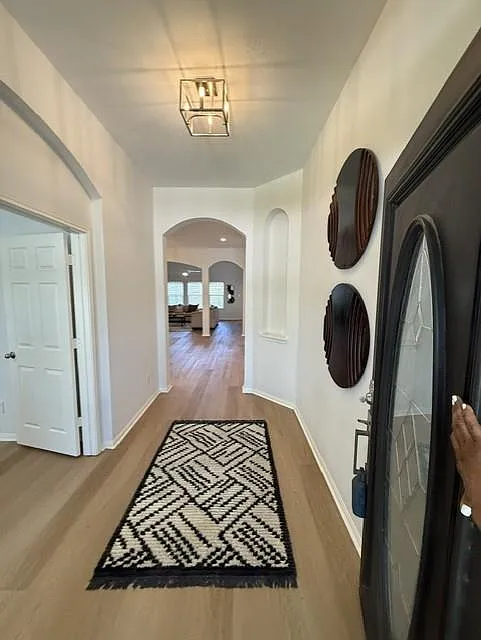3 bed, 2.0 bath, 2230 sqft, $2,200 — Photo 3