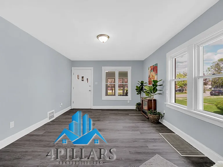 648 Stewart Ct — Photo 11