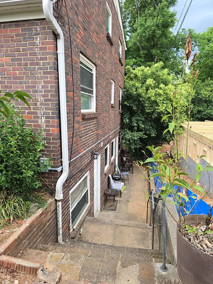 Studio unit available — Photo 2