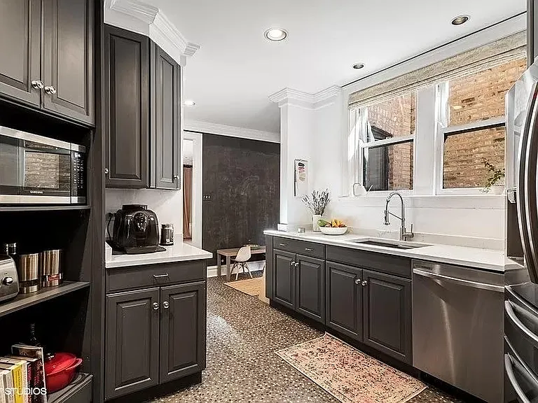 507 W Briar Pl — Photo 10