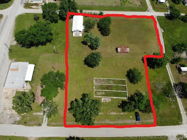 116 E 4th St, Wynona, OK 74084