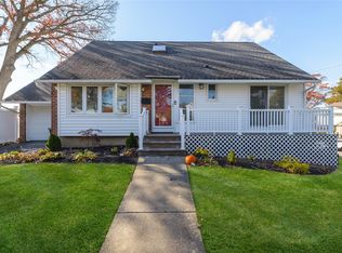 2 5th Pl, Syosset, NY 11791