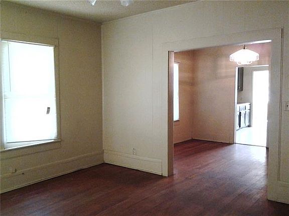 2nd image of 432 10th St NE