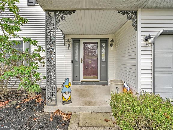 5th image of 826 Pinewood Dr