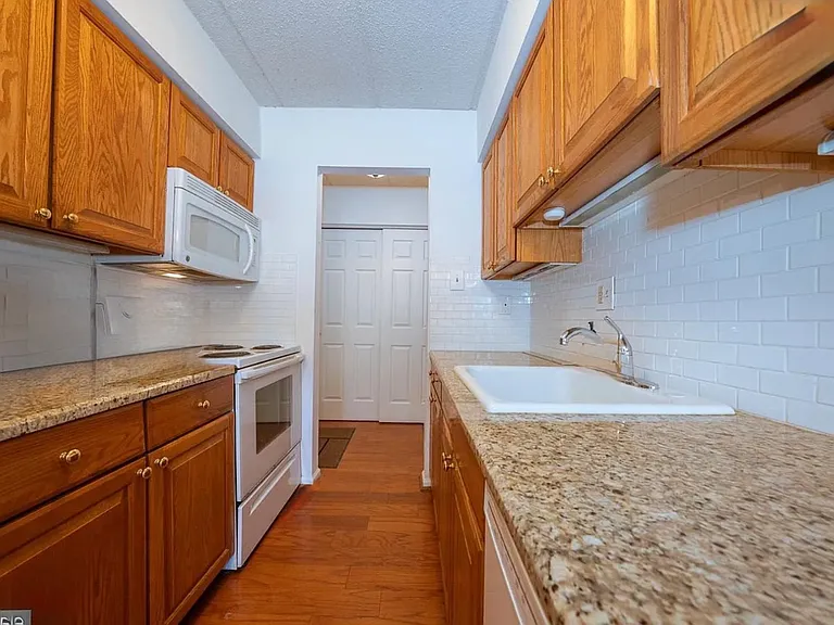 620 Washington Pl #20 — Photo 4