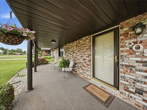 3rd image of 805 Ashberry Dr
