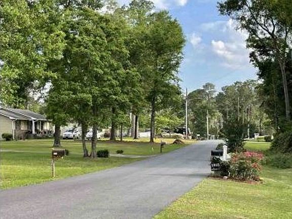 Exterior Neighborhood (street photo)