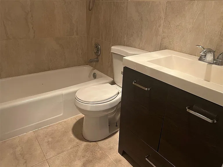 420 SE 13th Dr — Photo 7