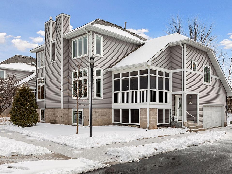 1st image of 628 3rd Ave NE