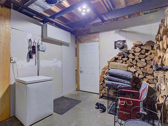 5th image of 4547 Cowichan Lake Rd