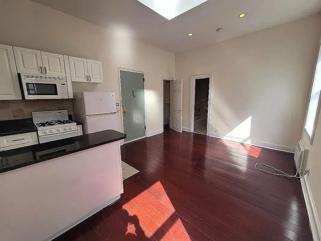 145 East 17th Street — Photo 2