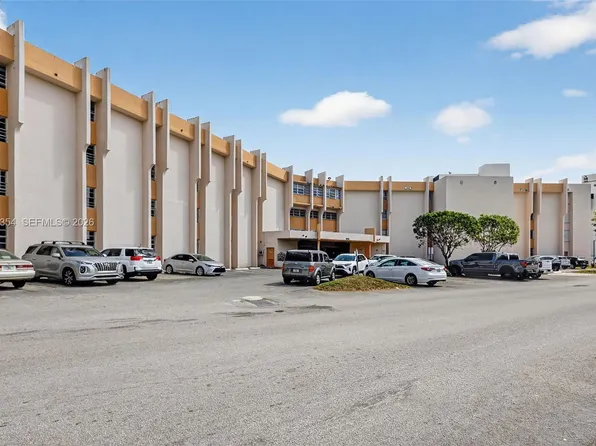 9678 Fontainebleau Blvd APT 410, Miami, FL 33172