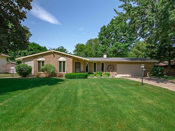 2nd image of 53625 Woodside Dr