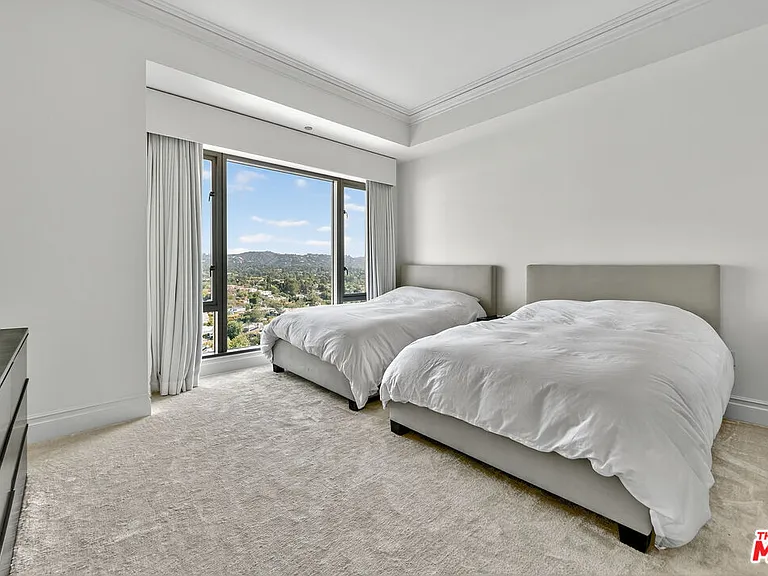10727 Wilshire Blvd #1802 — Photo 28