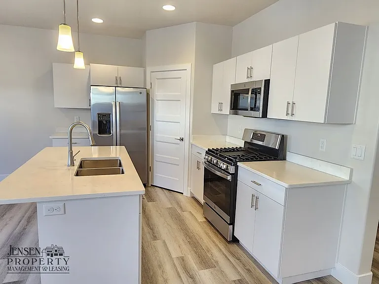 683 E Eureka Aly — Photo 11