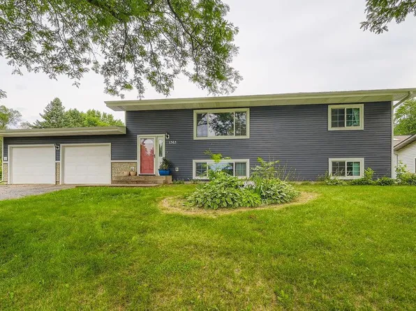 1363 Meadowlark Ln, New Richmond, WI 54017