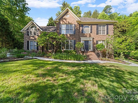 2nd image of 1265 Braeburn Rd NW