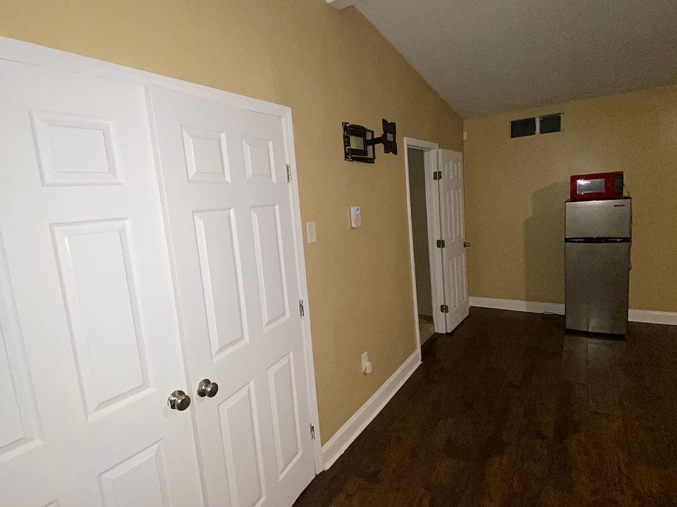 1st image of 3819 Paris Ave