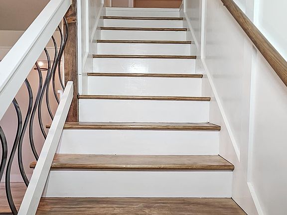 5th image of 4033 Lucerne Dr SE