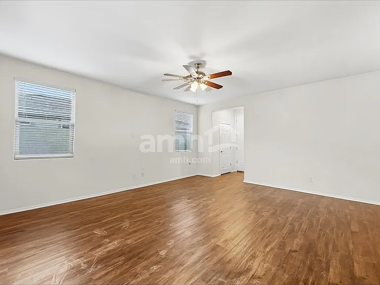 1688 E Primavera Way — Photo 7