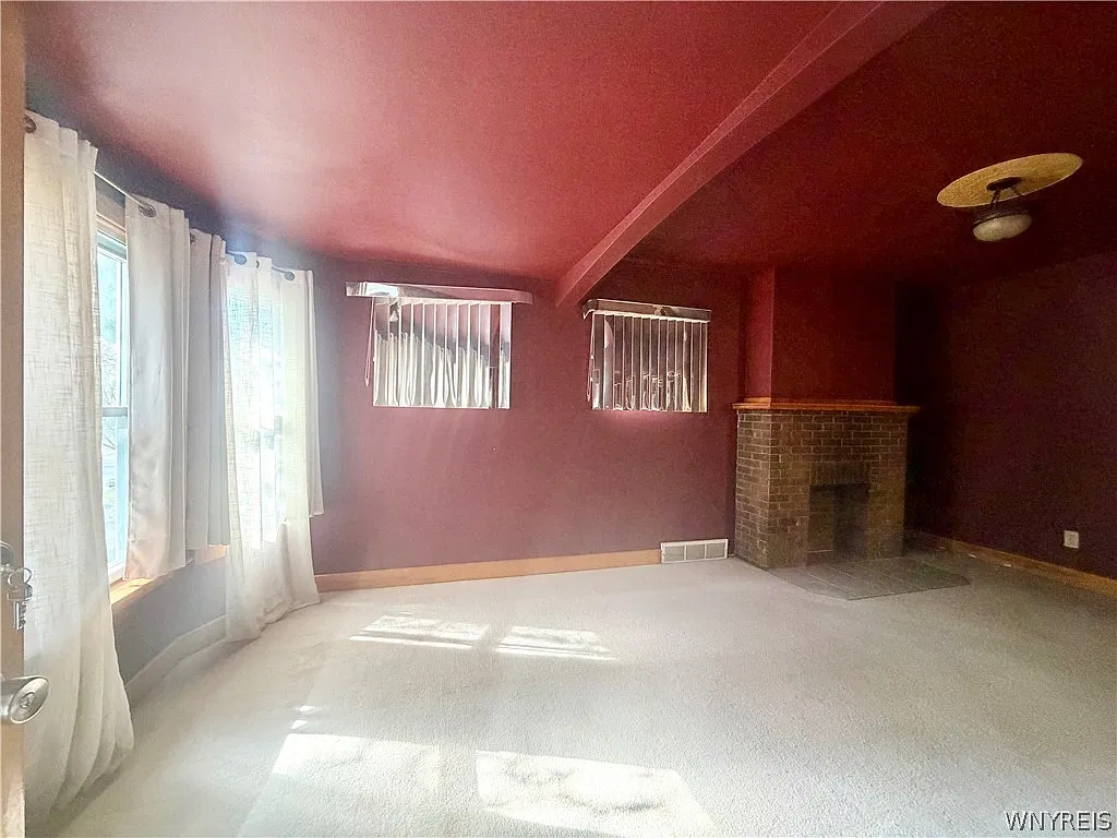 3 bed, 1.0 bath, 2228 sqft, $1,300 — Photo 3