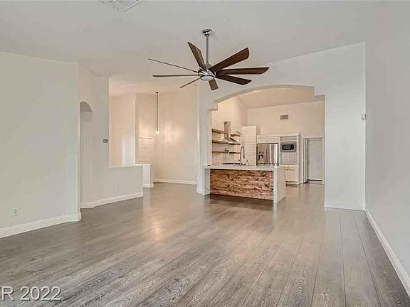 3rd image of 817 Majestic Oak St