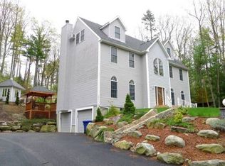 28 Lake Shore Dr, Leominster, MA 01453