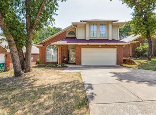 1625 Arbor Ridge Dr, Fort Worth, TX 76112