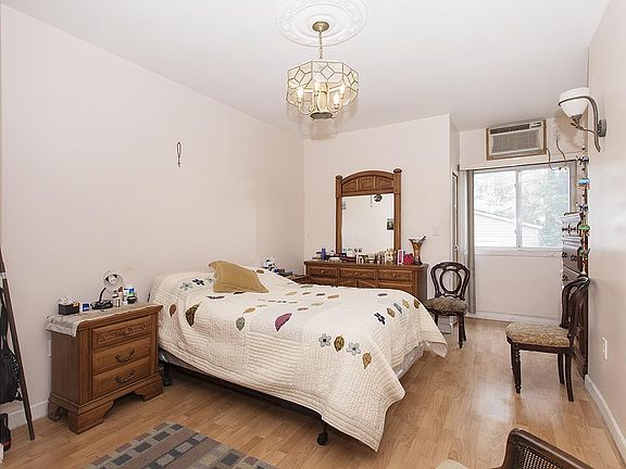 3rd image of 73 Carlton Ave