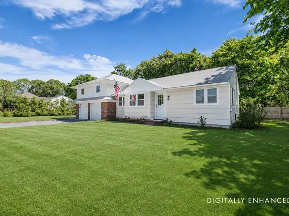 8 N Westbury Rd, Hampton Bays, NY 11946