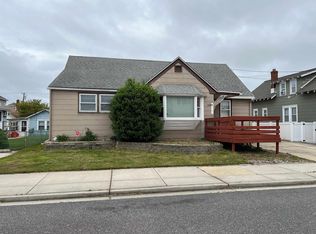 135 W Crocus Rd, Wildwood Crest, NJ 08260